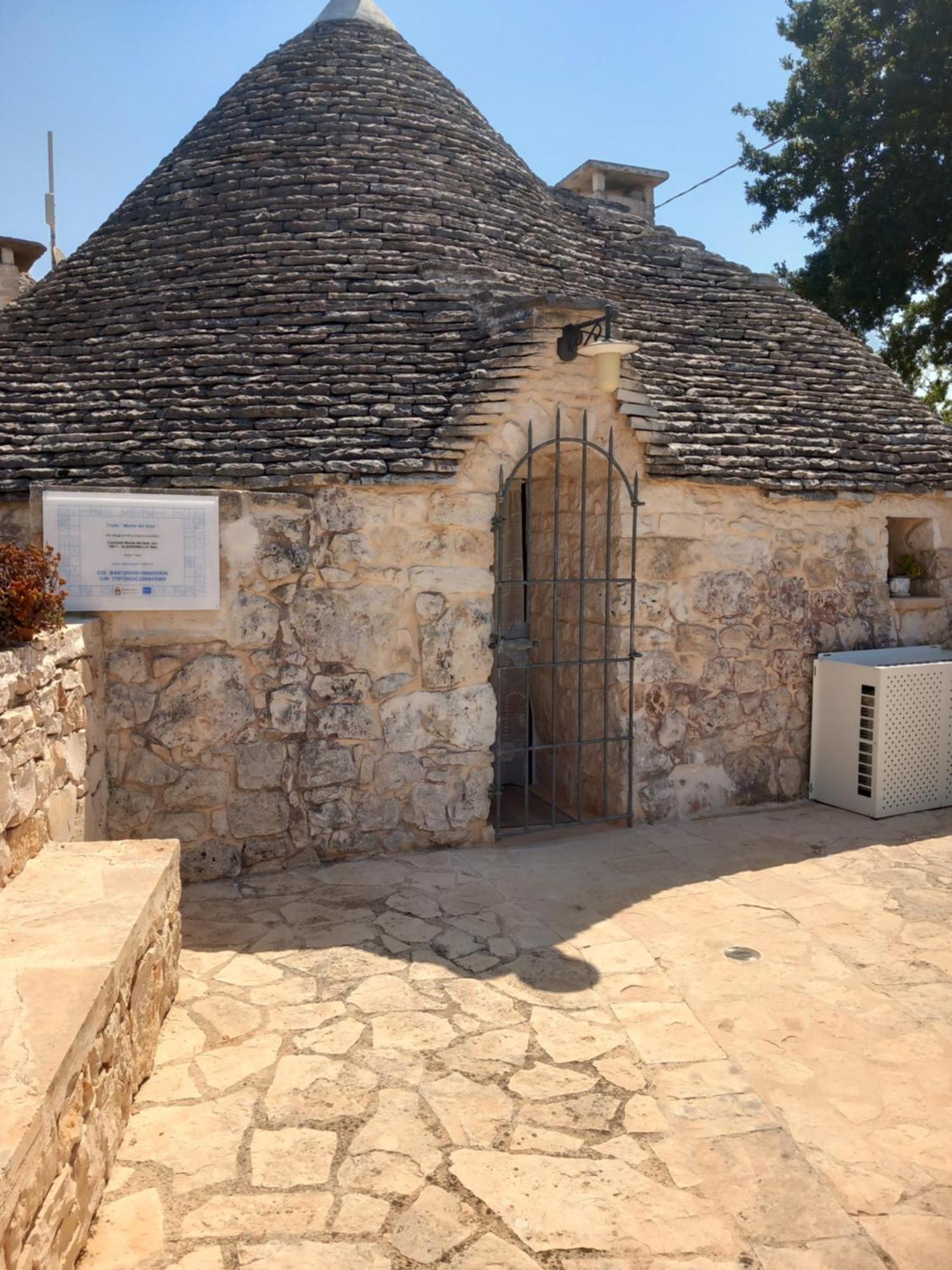 בית הארחה אלברובלו 	Trullo Monte Del Sale מראה חיצוני תמונה