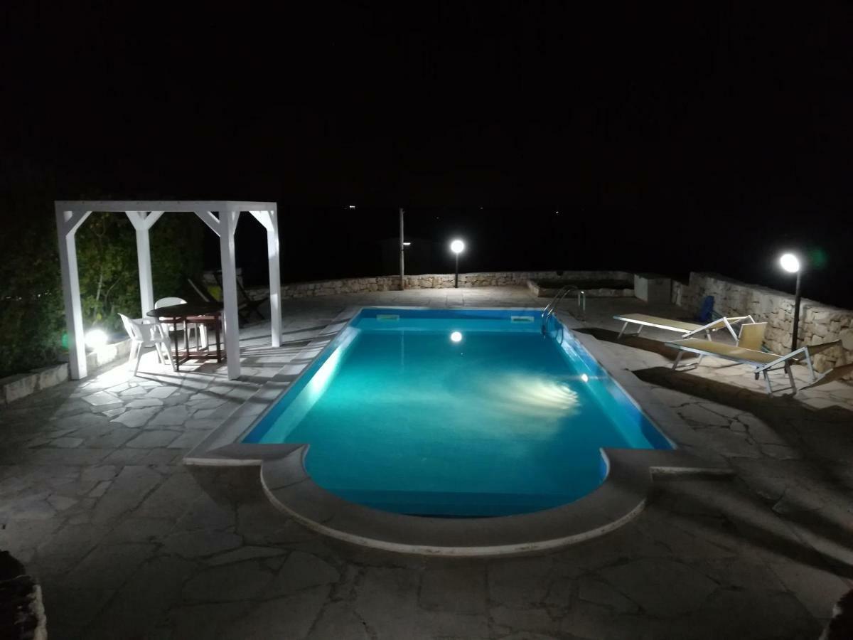 בית הארחה אלברובלו 	Trullo Monte Del Sale מראה חיצוני תמונה